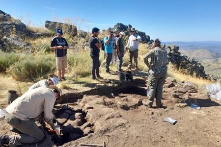 PALESTRA - II Ciclo Arqueologia na Comunidade: «Projeto Arqueológico na Guarda (GAP). Balanço da campanha de 2024»