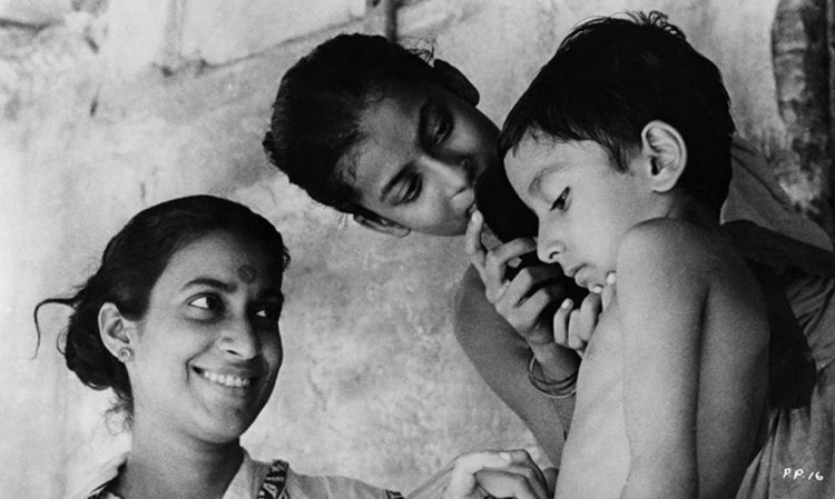 CINECLUBE IMPALA - Ciclo Satyajit Ray: “A Canção da Estrada”