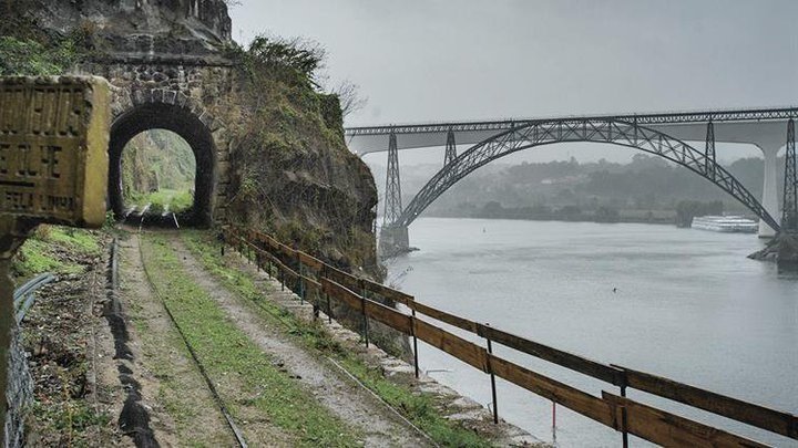 Trilhos Urbanos: Fontainhas ao Miradouro da Vitória (C/passagem pelo antigo Ramal Alfândega