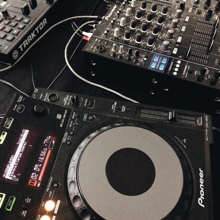 Rádio Breca Showcase #4 [cummunity set]