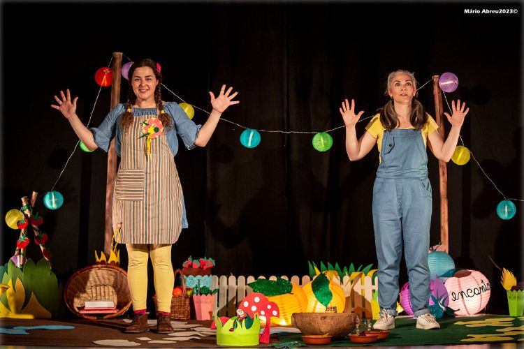 1 Planeta & 4 Mãos :: Companhia Certa da Varazim Teatro