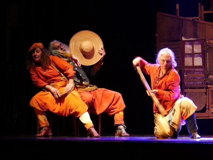 “UNS SOBRE OS OUTROS – COMPANHIA CERTA (PORTUGAL)” na Sala Ártika de Vigo.