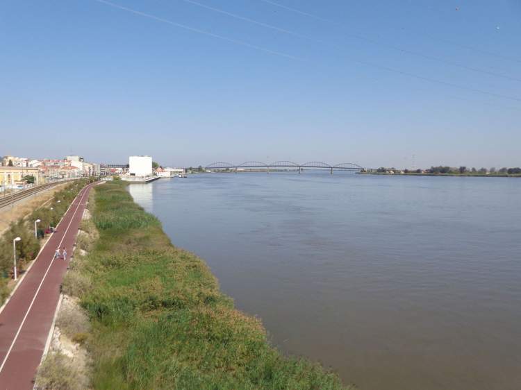 Passeio pela beira rio, visita aos Fortes e Qta de Subserra