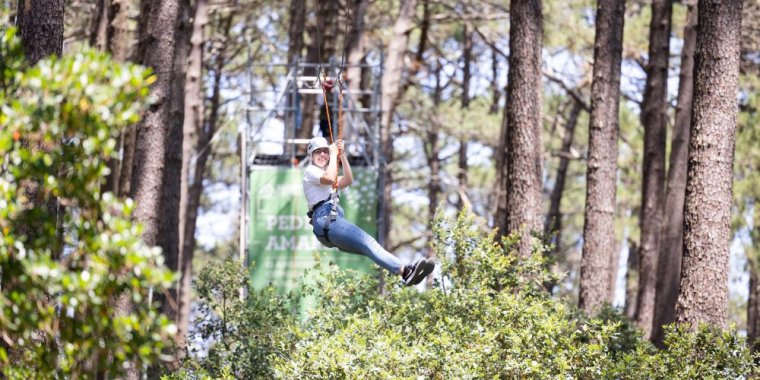 Slide na Pedra Amarela Campo Base