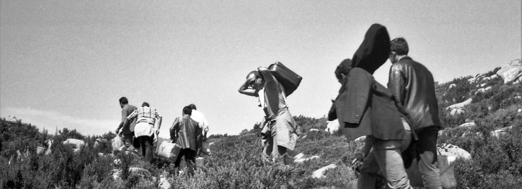 CRÓNICA DE UMA DESERÇÃO - RETRATO DE UM PAÍS