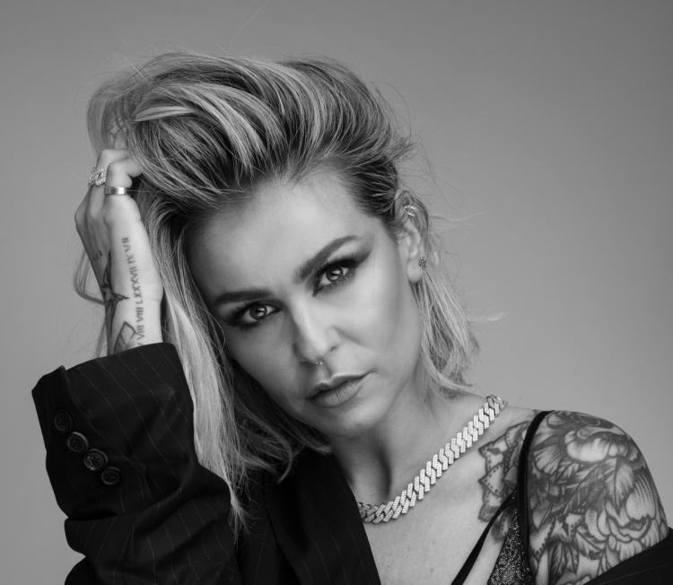 Aurea - Sessões Acústicas: uma viagem pelo universo musical de Aurea