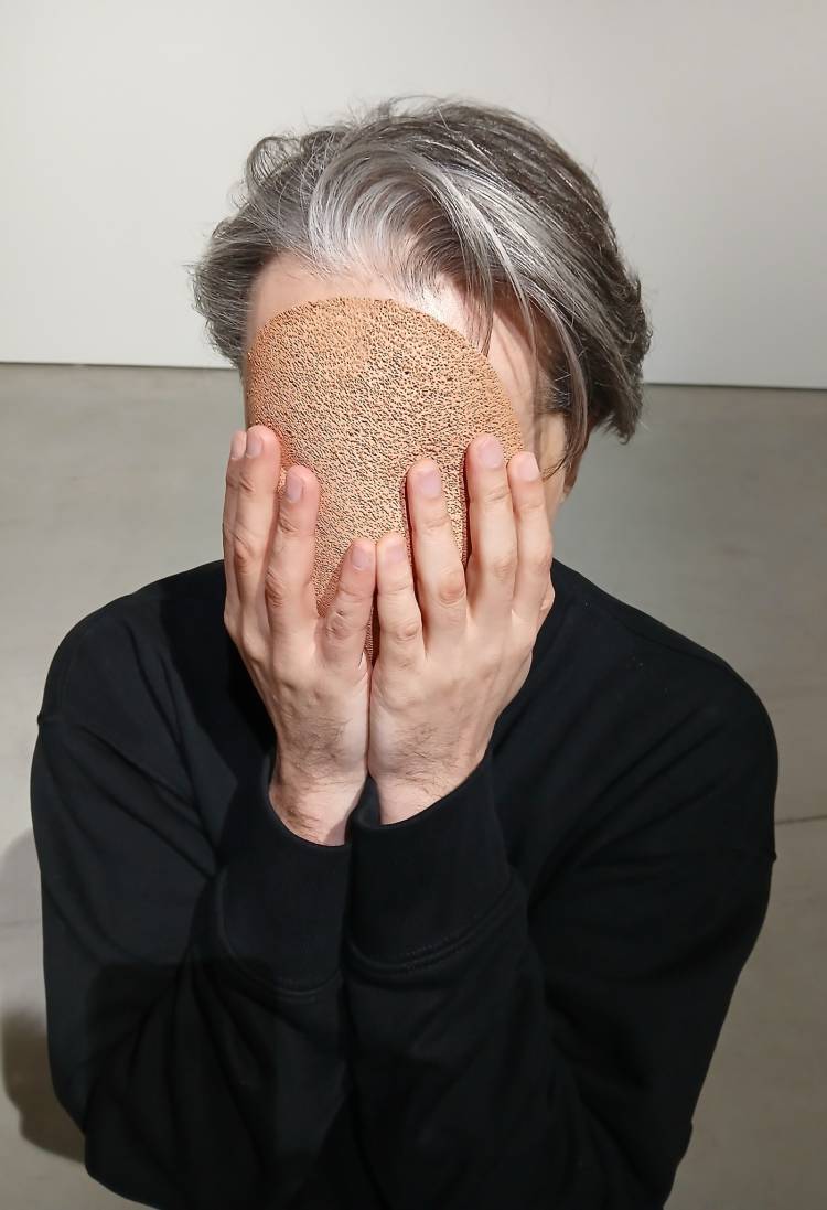 Performance, ativação da instalação por Maria João Costa Espinho