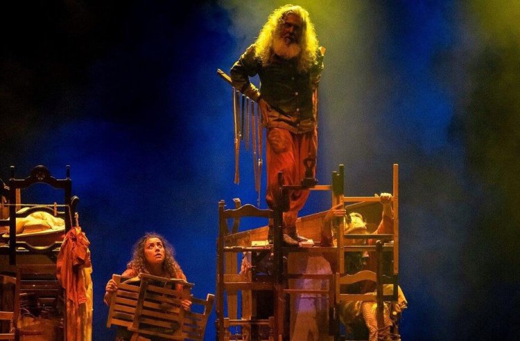 EmCena: 'Les uns sur les autres', Companhia Certa