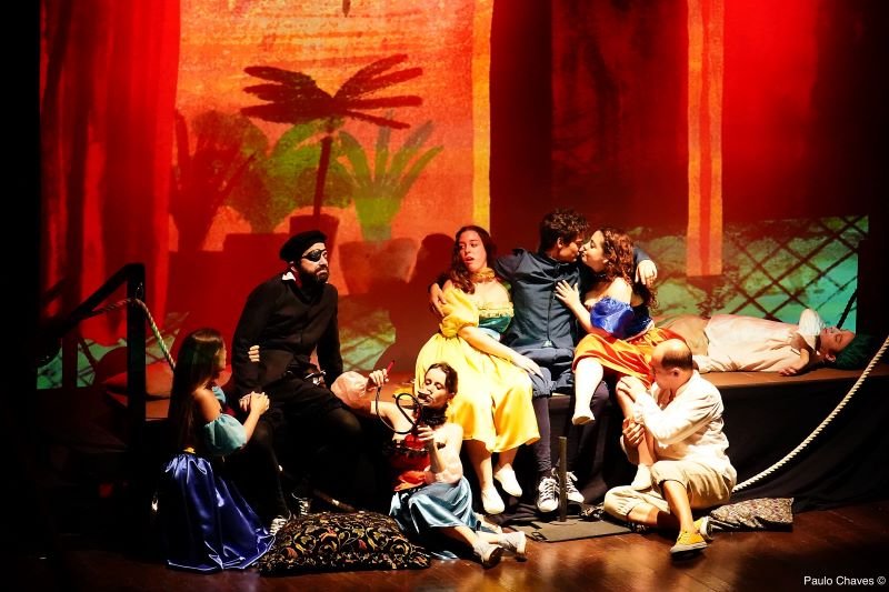 Amor é um fogo que arde sem se ver…