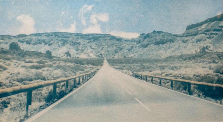 Esgotada - Para além do azul – Cianotipia em Tricromia