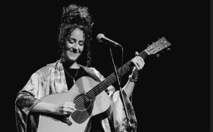Sara Cruz em café-concerto