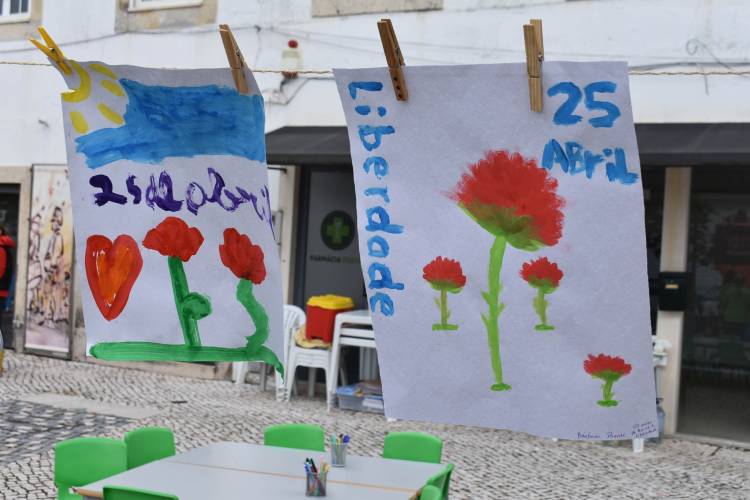 Vamos Brincar em Liberdade - 50 Anos do 25 de Abril