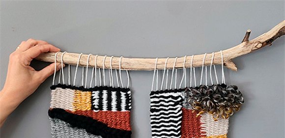 Oficina criativa de tecelagem manual em tear de pregos “Do Azulejo ao Têxtil” por Cristina Pereira