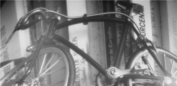 Oficina criativa PinHole “Fotografar com uma lata e um furo” com António Martins Teixeira