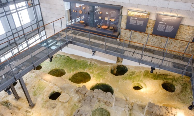 Visita orientada à exposição Casas, Covas e Ruas: As Raízes Medievais de Almada