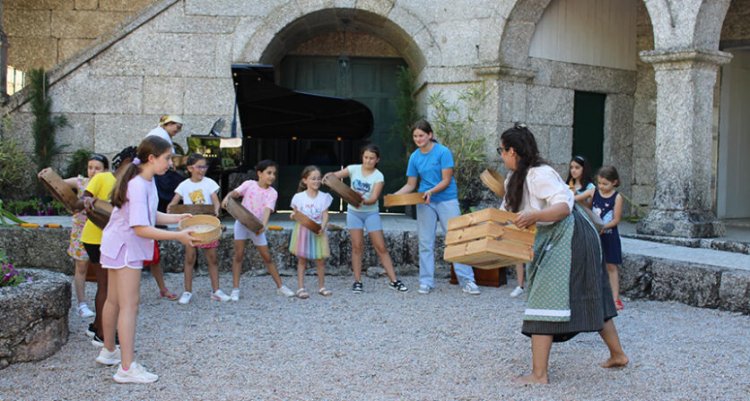 Workshop À RODA – Canto e dança tradicional – Ciclo de Polinização...
