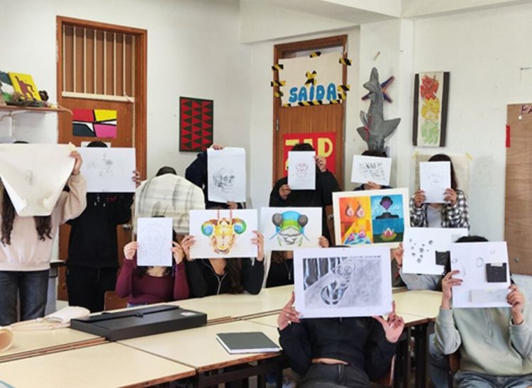 Exposição grupo de Artes Visuais Escola Secundária Poeta Al Berto