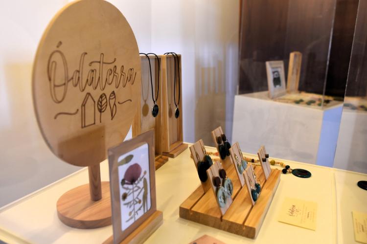 Exposição Òdaterra na Loja de Turismo