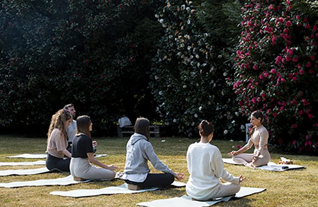 Aula de Yoga Ao Ar Livre