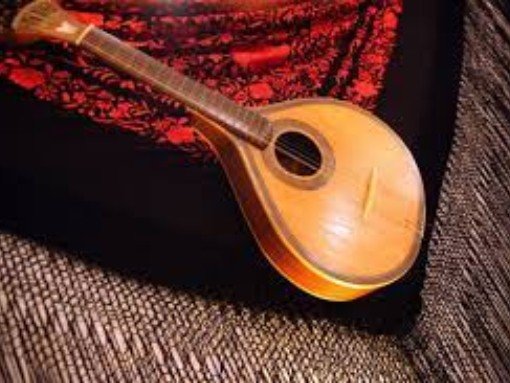 O FADO SAI À RUA