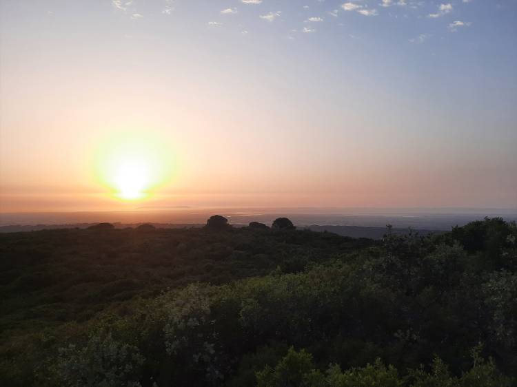 Caminhando ao Pôr-do-Sol na Serra de São Luís