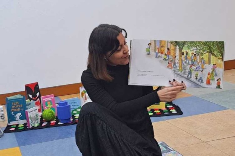 Sessão narrativa «Gato escondido com o rabo de fora» por Andreia Salgueiro