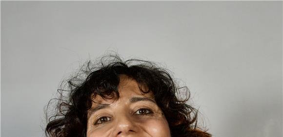 CARLA CASTELHANO