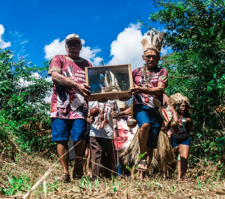 ‘Pés Firmes na Terra Estremecida’