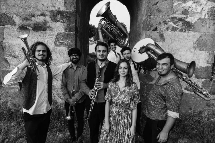 AMORKLAB - Música balcánica - jazz - música turca