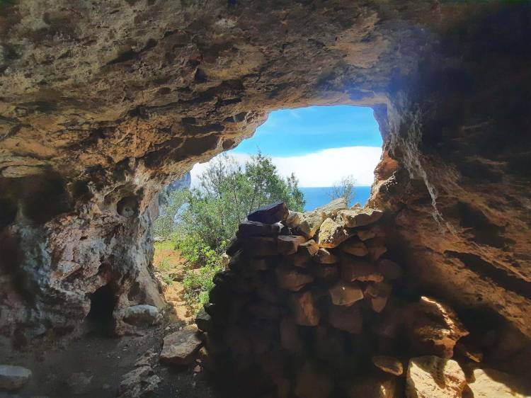 Caminhando entre as Lapas da Cova e Santinha