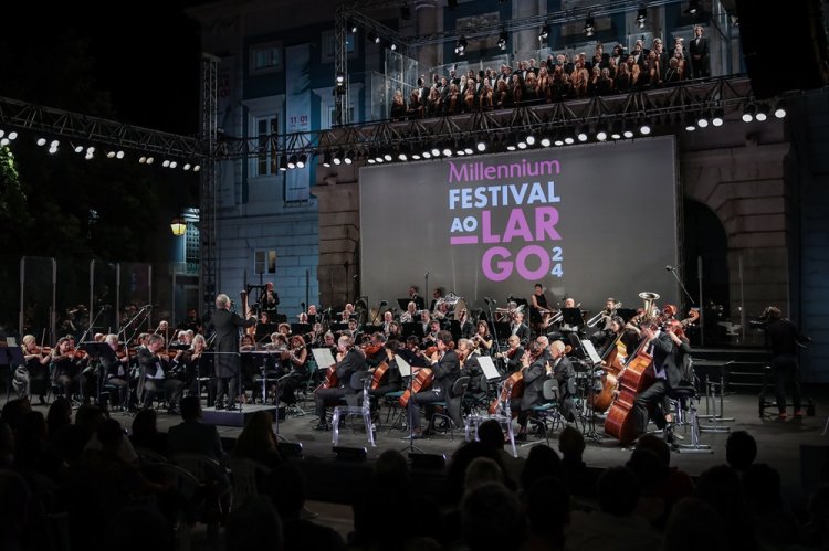 Millennium Festival ao Largo