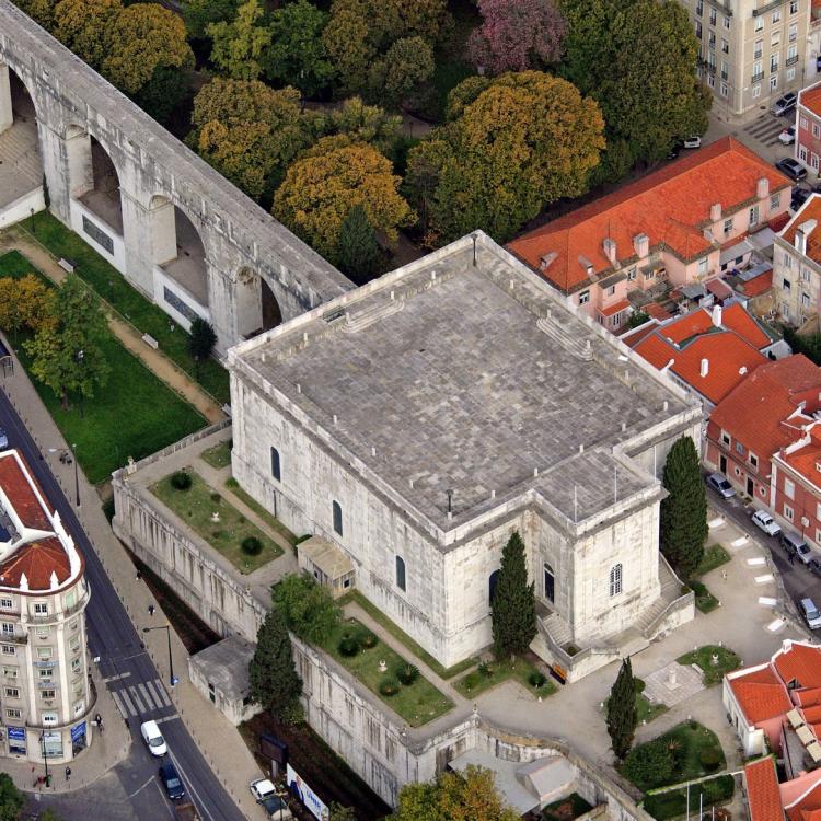 O Arco e o Reservatório das Amoreiras