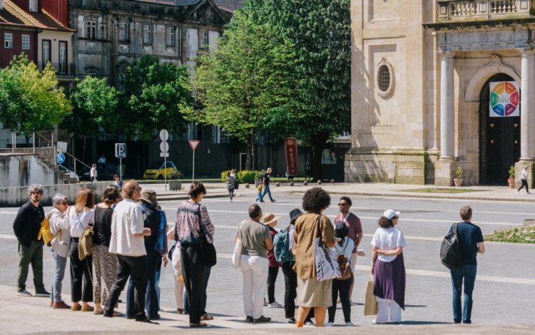paraíso: o império ainda mora aqui? memórias, marcas e caminhos da descolonização em braga