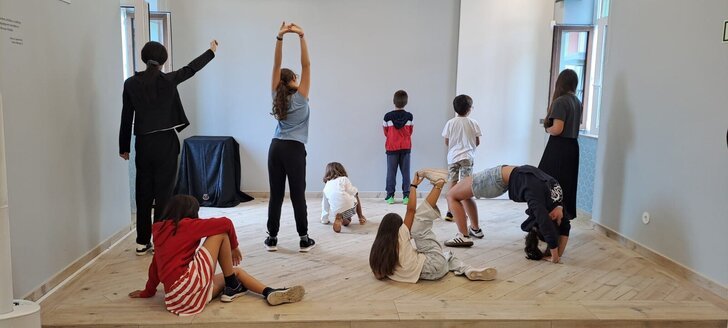 O TRABALHO DO CORPO NO TEATRO COM CAROLINA SANTARINO