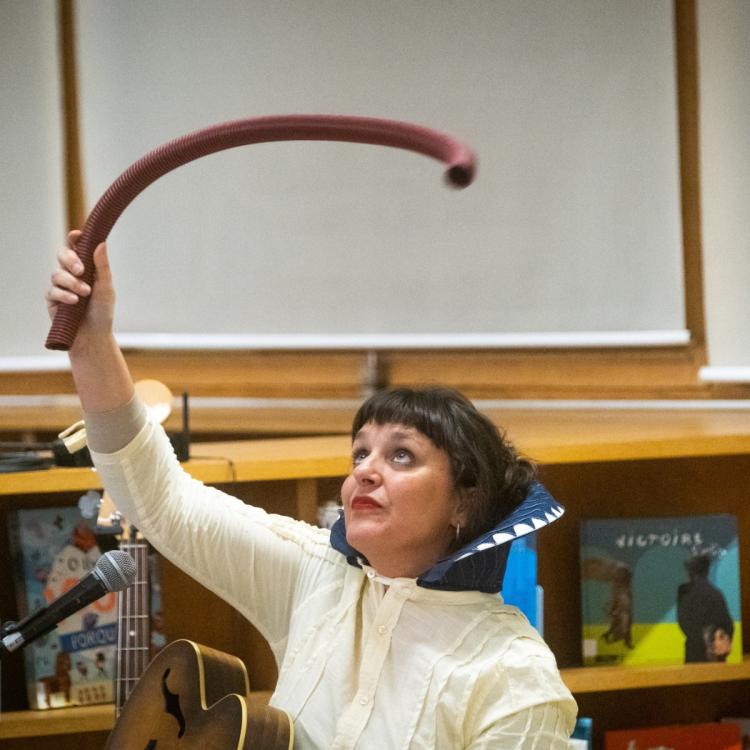 Actividade Infantil com Som do Algodão - 'Que Histórias conta a Lua?”