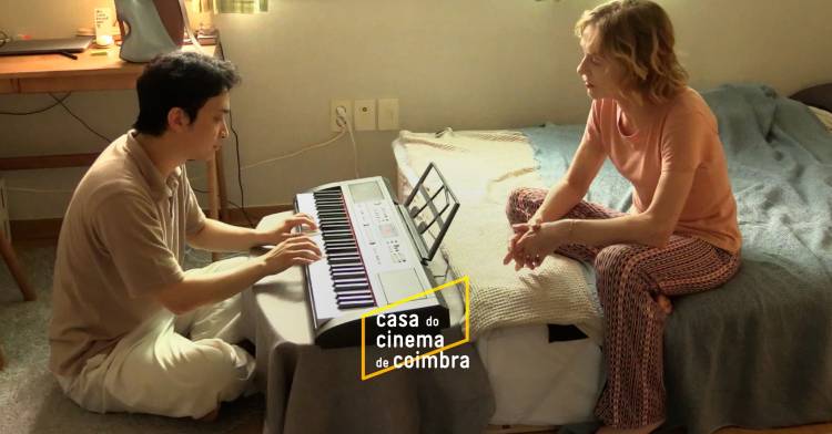 As Aventuras de Uma Viajante Pela Coreia do Sul (A Traveler's Needs) (Hong Sang-soo, FIC, 90', 2024)
