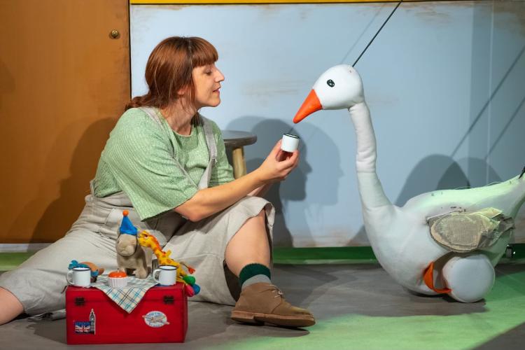 A nena que vivía nunha caixa de mistos | CARAMUXO TEATRO