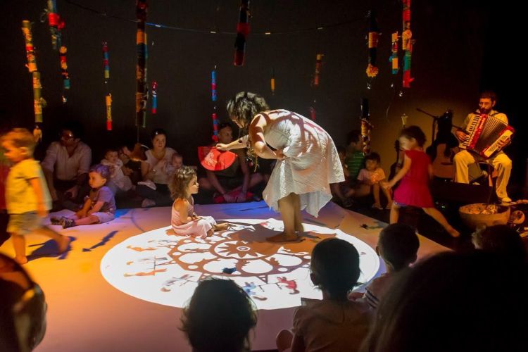 O Mundo ao Colo | TALEGUINHO