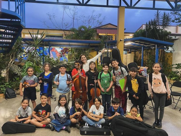 Música al Atardecer: Ensamble del programa introductorio de cuerdas: Cuerditas Musicales