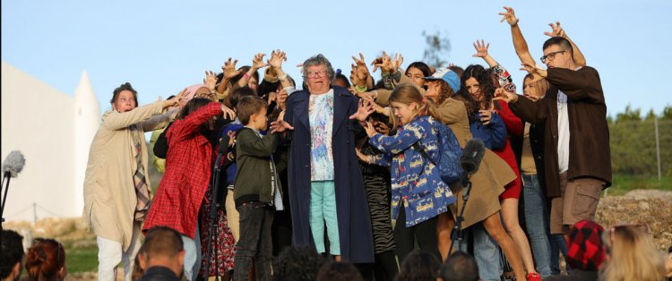 Teatro Quarteira Fora da Caixa: Aluga-se