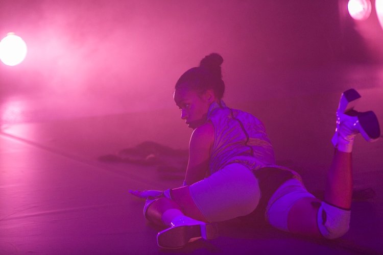 Lançamento Coreia #13 com a performance Santa de sustrato autónomo por Inés Sybille Vooduness 