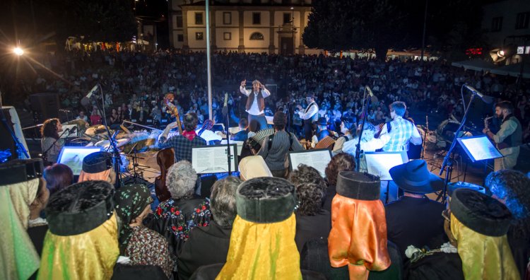 Concerto da Comunidade pela Real Confraria do Canto Arouquense com o grupo Quatro a Sul