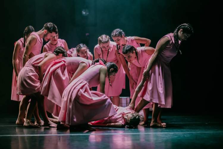 Espetáculo “GINECEU” sobe ao palco do Amarante Cine-Teatro