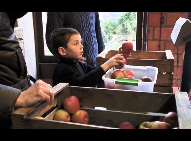 cinemaVivo - SOLUTIONS LOCALES POUR UN DÉSORDRE GLOBAL, de Coline Serreau