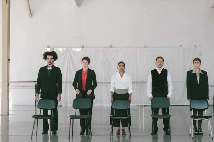 Que bem posso escusar trazer escrito em papel o que na alma andar devia