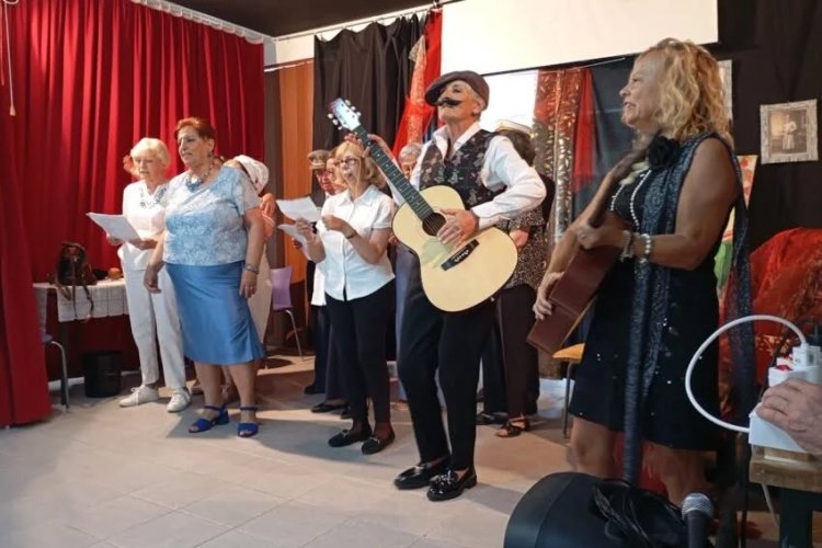 Mês Sénior | Peça de Teatro ” Quem tem unhas é que toca viola”