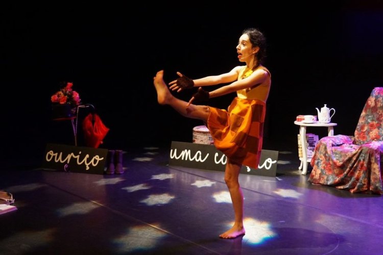 'Íris, a menina que falava o que pensava', Arte Pública