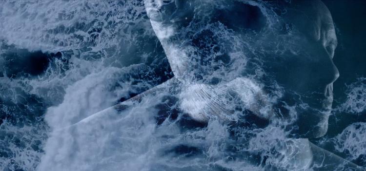 UM PRECIPÍCIO NO MAR