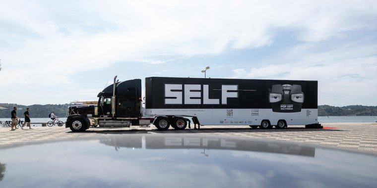 Exposição: SELF: Pop Itinerante e a Crítica Digital em Exposição na Nova SBE