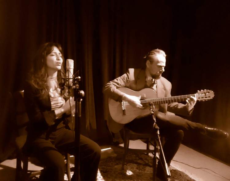 YALEILI - Uma Viagem Pelo Mediterrâneo Desde a Andaluzia Ao Médio Oriente